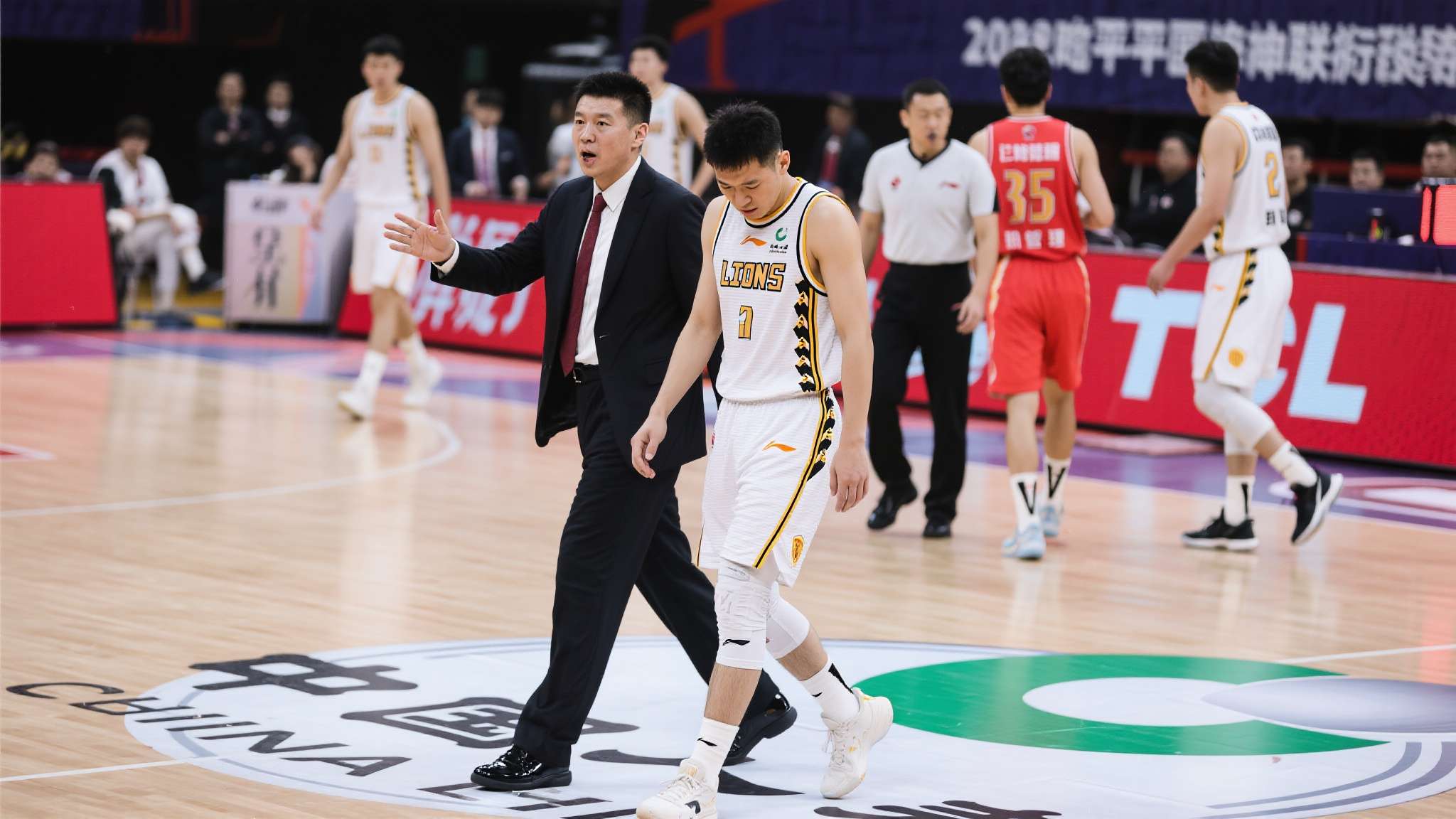 山西男篮刘传兴伤情